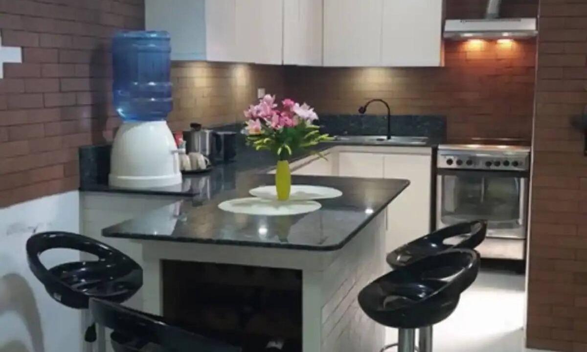 Poblacion District House | Charming 2-bedroom house with WiFi and AC in Davao City