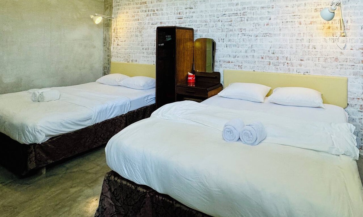 Taman Cempaka Cabin | Charming 4-bedroom lodge with AC and WiFi in fabulous Ipoh