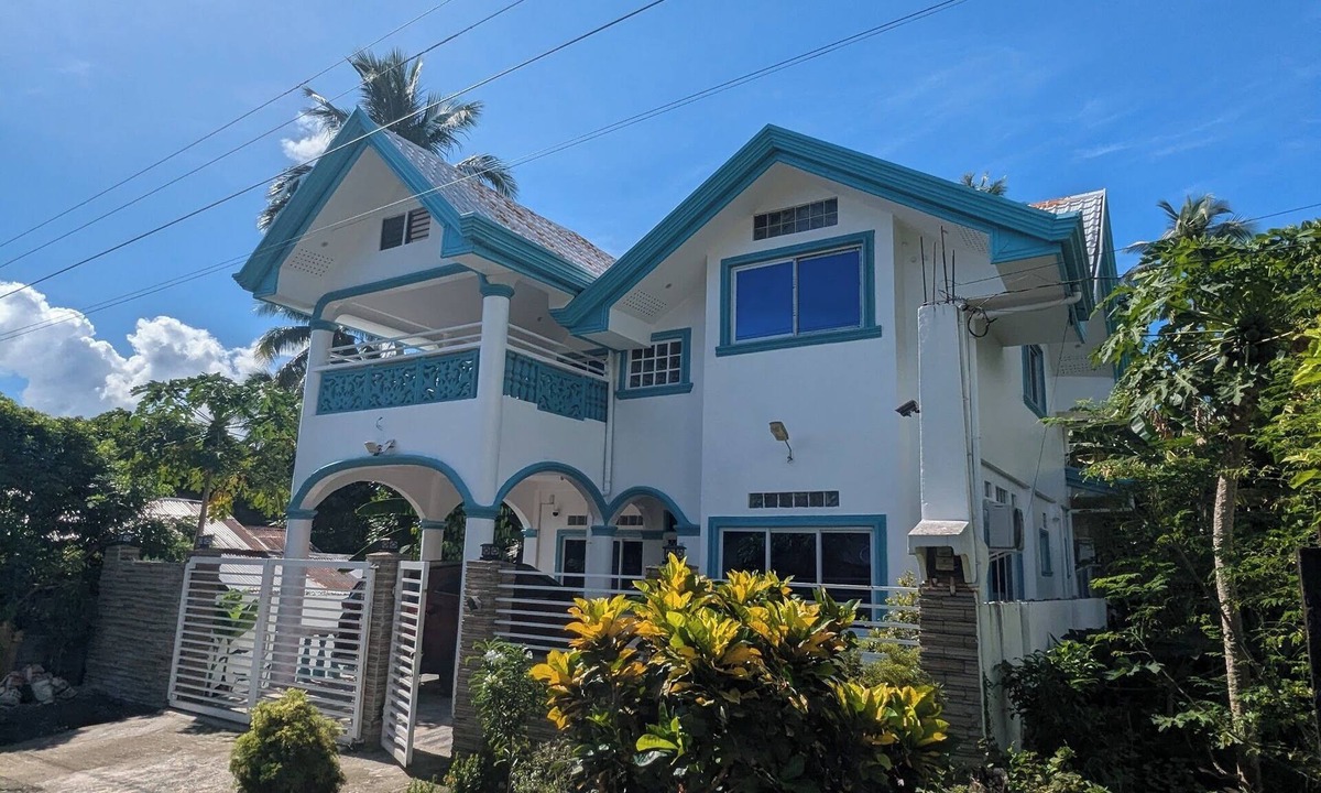 Anahawan House | Charming apartment with AC and WiFi in superb Anahawan