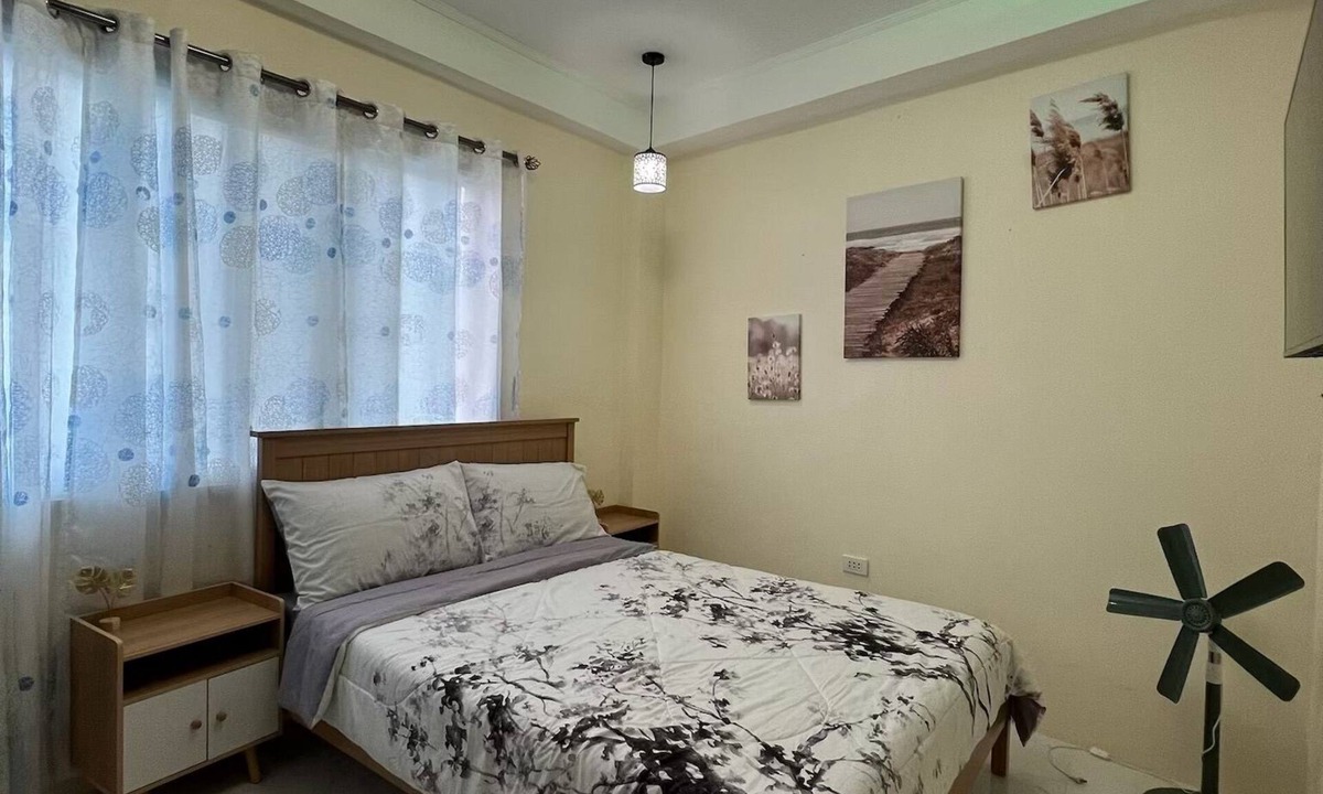 Compostela Bed & Breakfast | Charming Bedroom #1 with WiFi, Netflix, Shared Kitchen and AC in Compostela Cebu
