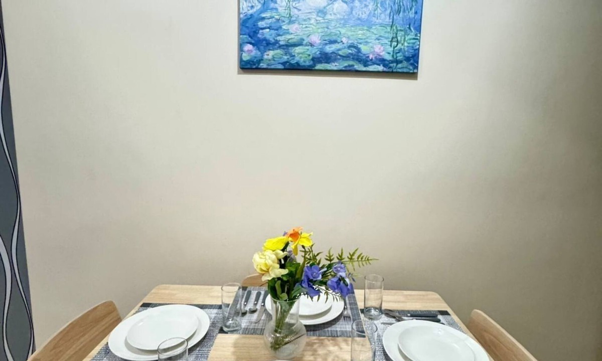 Bonifacio Global City Apartment | Charming large studio Apartment
