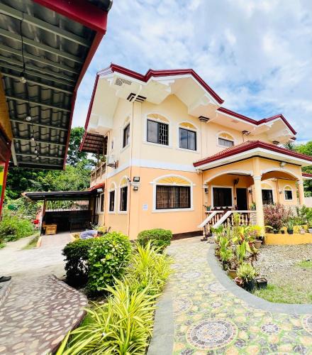 San Pedro Villa | Chateau La Princesa rooms with garden, Bar & billiard