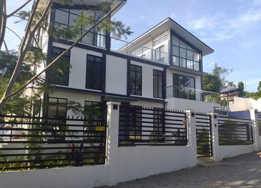 Baclayon Apartment | Check out this beautiful 5 bed villa with pool!