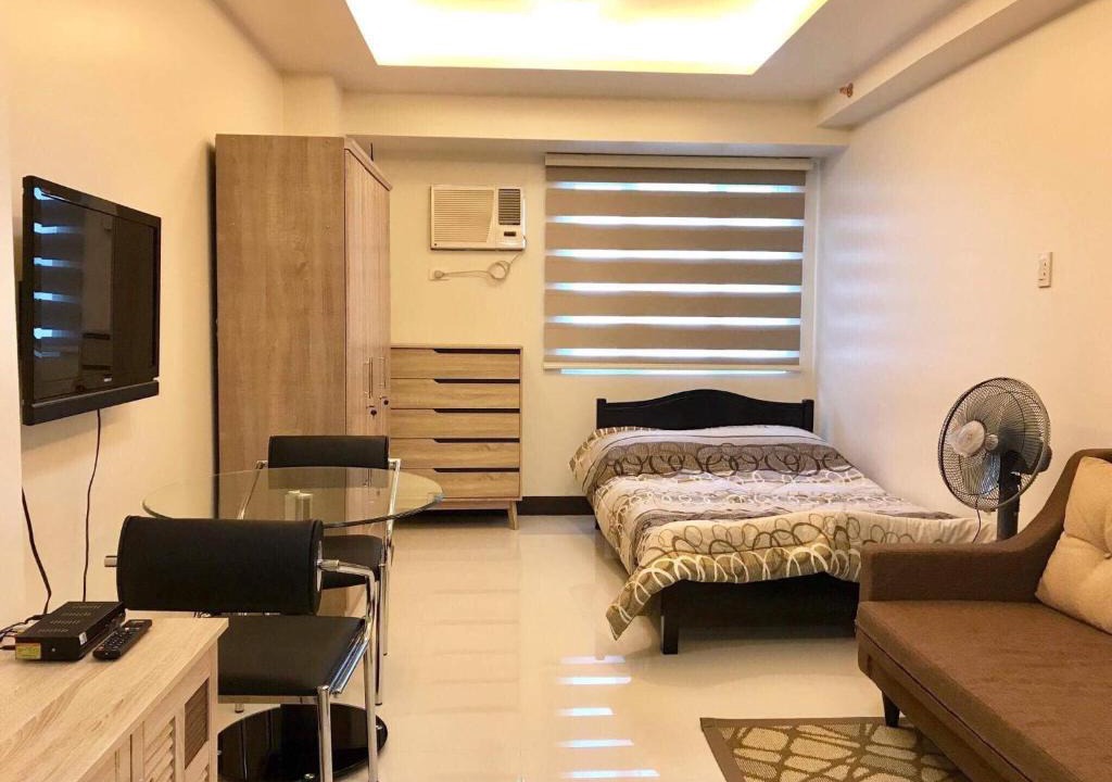 South Triangle Apartment | Chic,Clean Unit near AbsCbn @Mplace QC