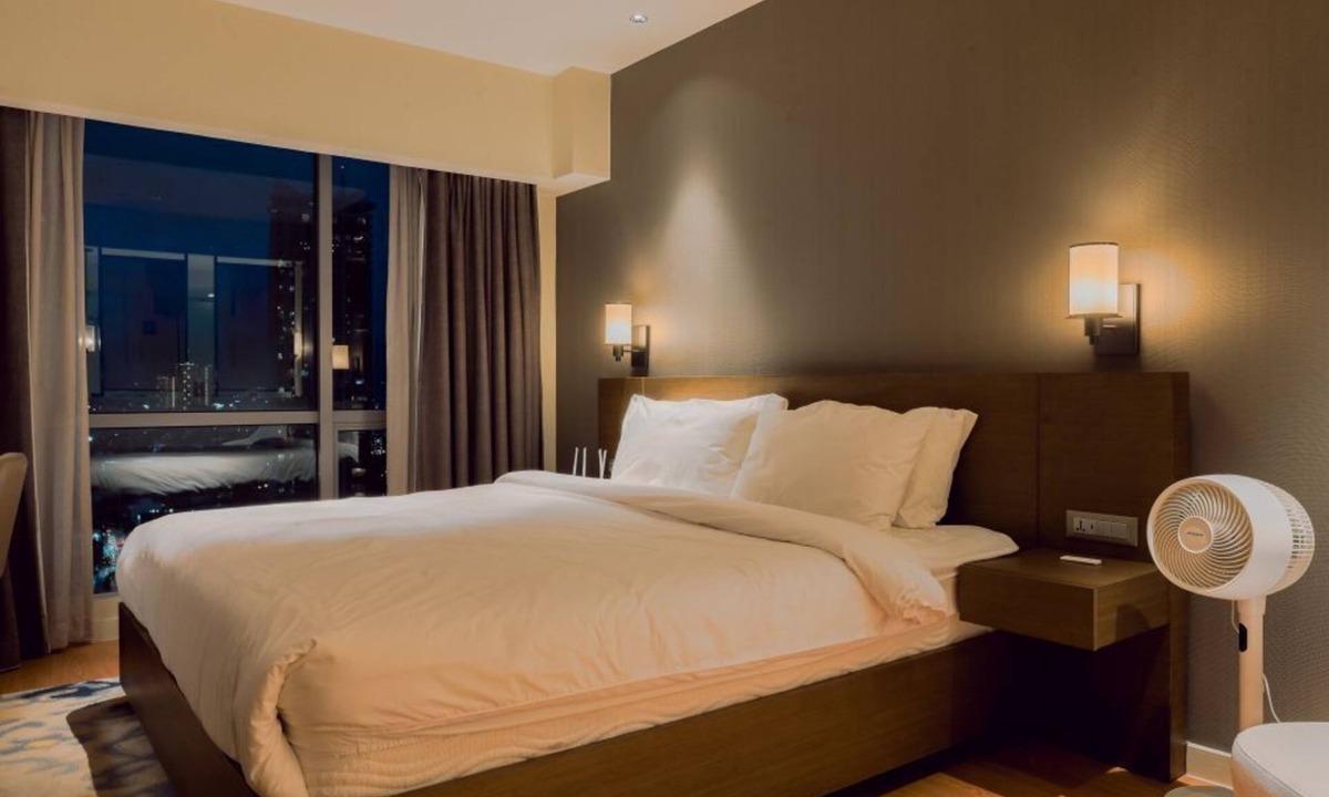 Makati Apartment | Chic Riverfront Escape at Acqua