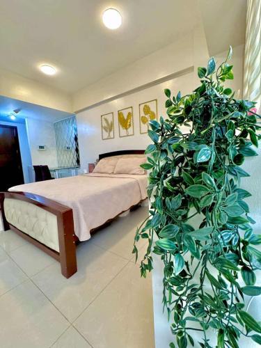 Luzon Apartment | Chic Unit with Balcony - Free wifi & netflix across Naia Terminal 3 Airport