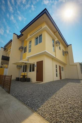 Buhangin House | Coliving House near Davao Airport-Sta Lucia Mall-LPU with 100Mbps, Netflix & Pool