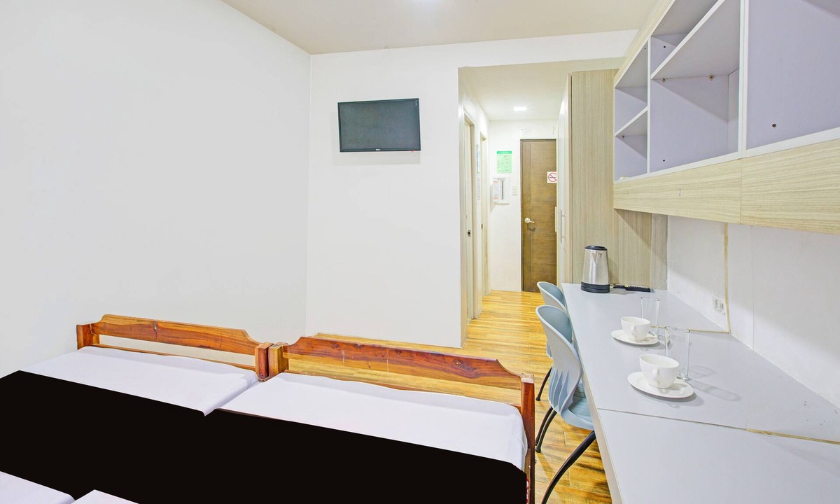 Sampaloc Hotel | Collection O Metro Manila near University Belt formerly 1318 Residences