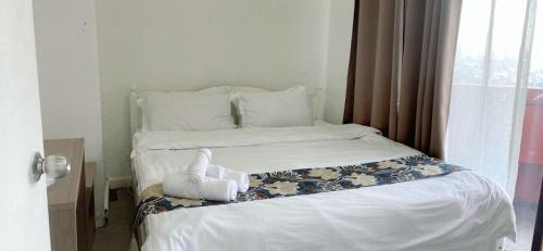 Makati Central Business District Apartment | Comfort room