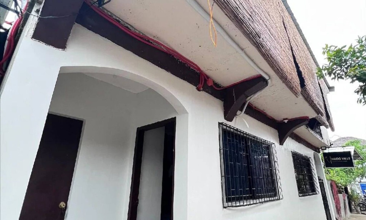 Catangnan Apartment | Comfortable Couple’s Room with AC