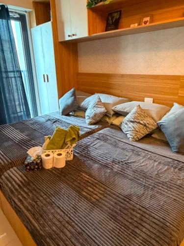 Legazpi Village Apartment | Condo in Red Residences -Self Check-in - Fast Wi-Fi