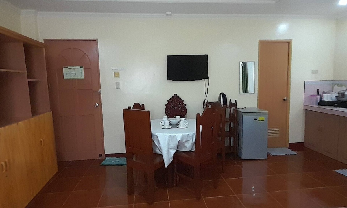 Boracay Island Apartment | CORALYN'S PLACE FAMILY of 6 with private toilet and kitchenette