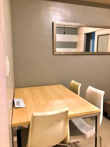 Barangka Ilaya Hotel | Cosy Light Residences Unit Staycation