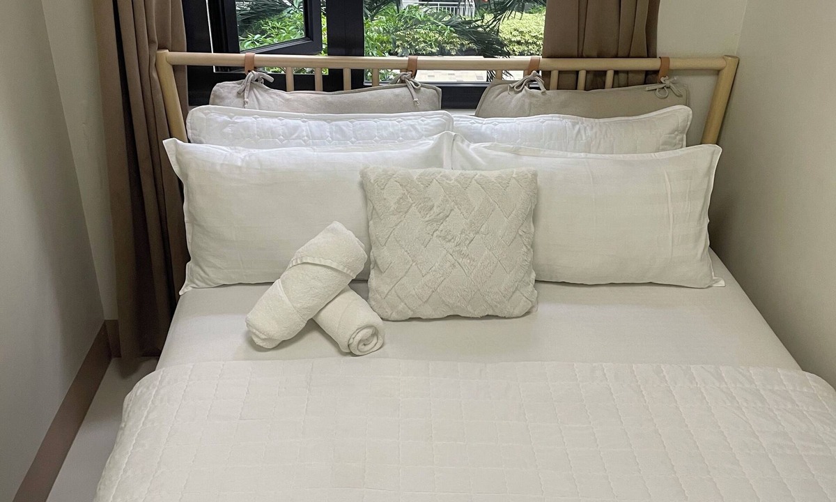 Tambo Condo | Cozy 1-bedroom condo in serene Pasay City with AC