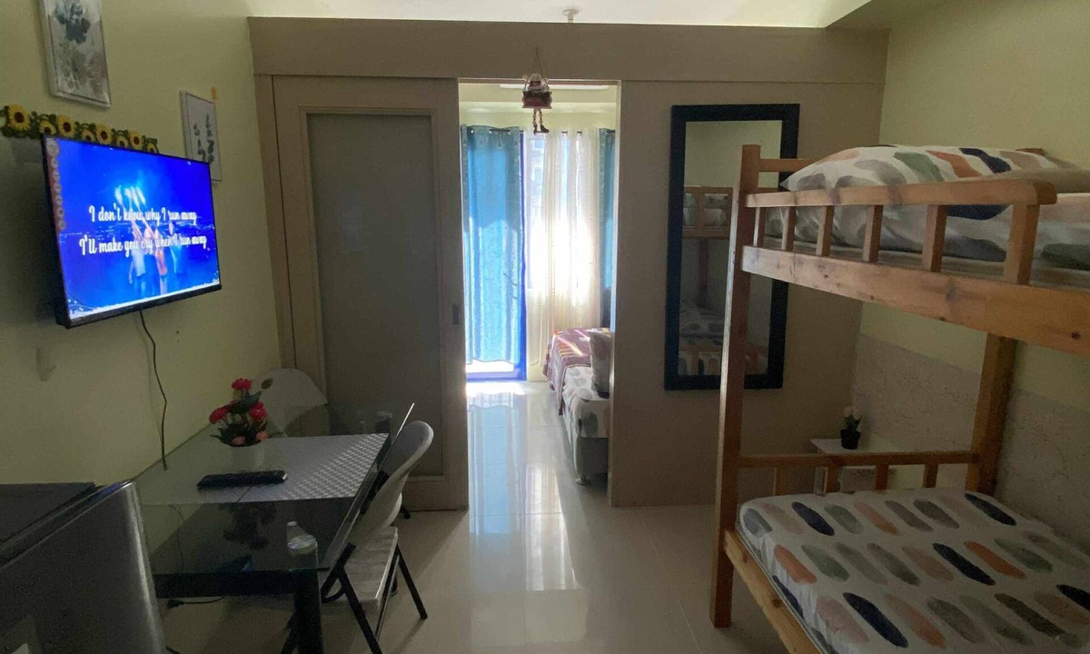 Barangay 76 Condo | Cozy 1-bedroom condo in fabulous Pasay City with AC