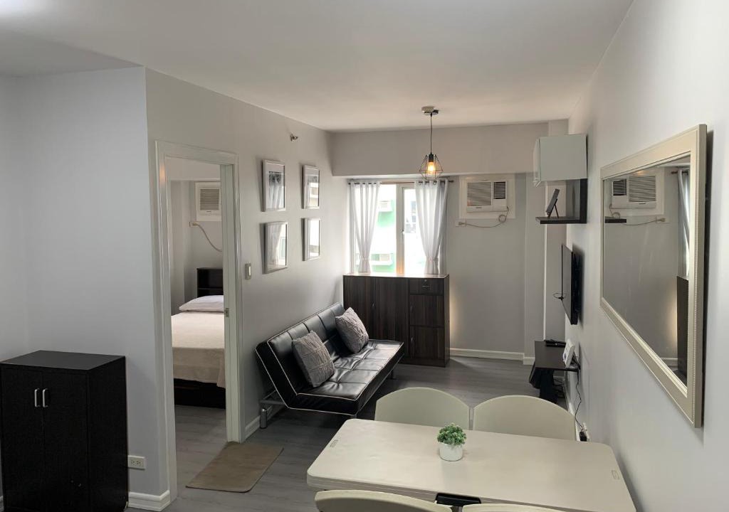Alabang Apartment | Cozy 1 Bedroom near Alabang Town Center and Molito with Wifi and Netflix