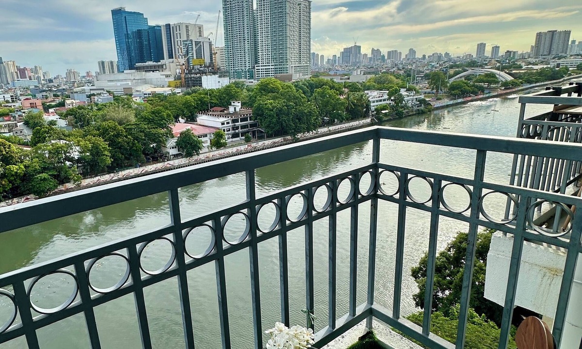 Mandaluyong Condo | Cozy 1-bedroom condo with a nice Balcony View in Mandaluyong