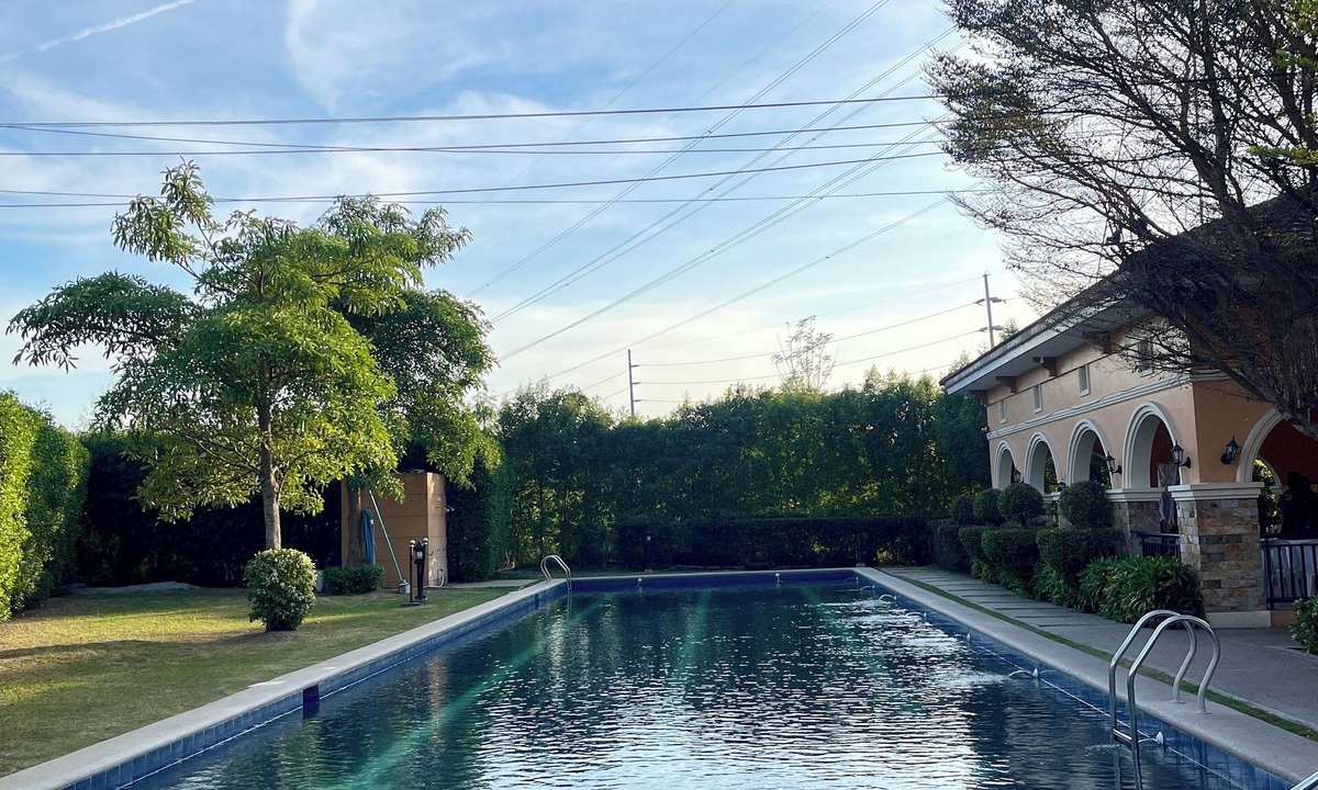 Tarlac House | Cozy 2-bedroom house in welcoming Tarlac with pool access