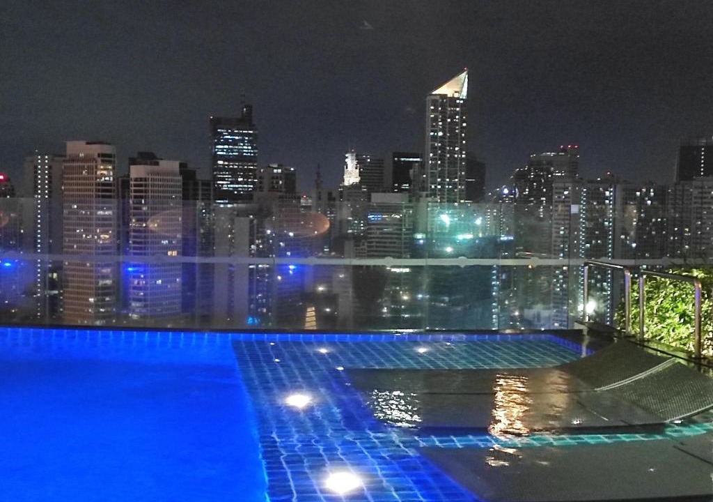 Downtown Apartment | Cozy Apartment with Private Balcony Stunning Skyline, River & Mountain Views, FREE ACCESS to Infinity Pool, Lap Pool, Sunbathing, Sauna & Mall
