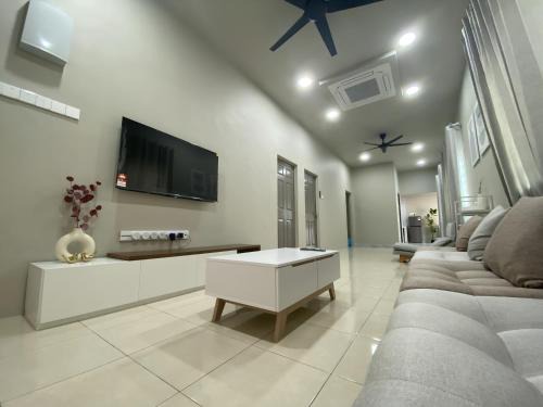 Gua Musang House | Cozy Corner House, Bandar Utama