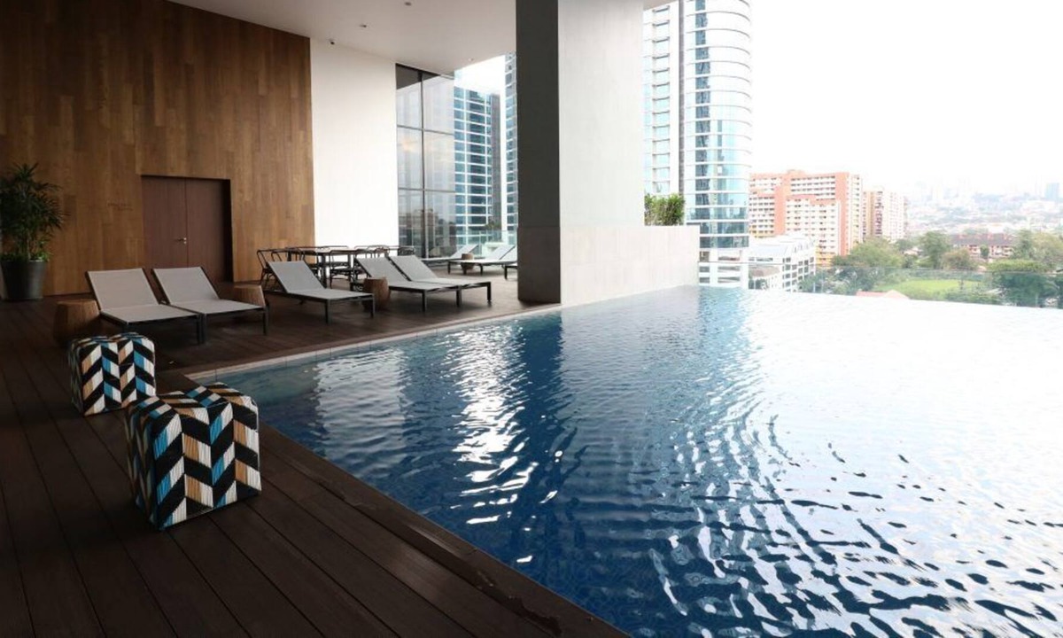 Bangsar Condo | Cozy Couple Ciy Loft. 3 Min Walking distance to LRT. 1 Station to KL Sentral.