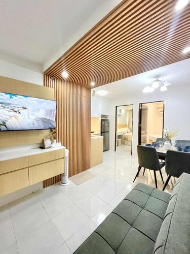 Mandaue Apartment | Cozy Family 2BR with Wi-Fi, Vanity & Work Desk Combo for 4-6pax near IT Park Cebu - Unit Sophia by Gerra