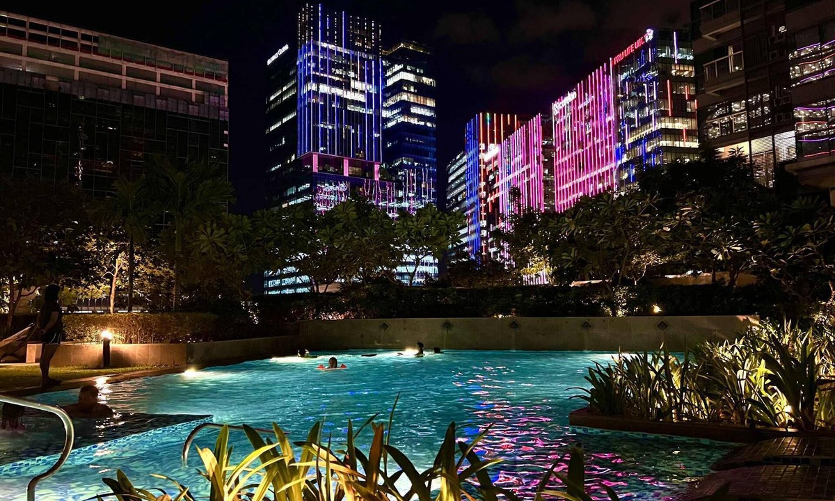 Katuparan Condo | Cozy place in Uptown BGC near Malls and clubs