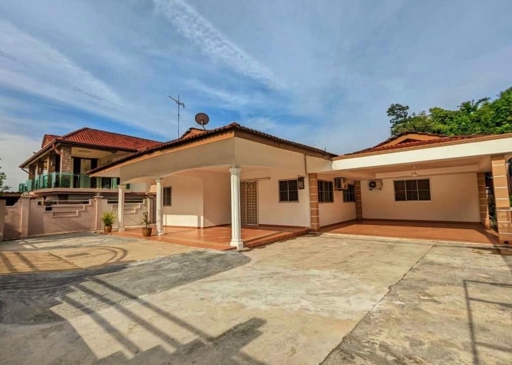 Seremban House | Cozy Spacious seremban Bangalow Taman Rasah 2085