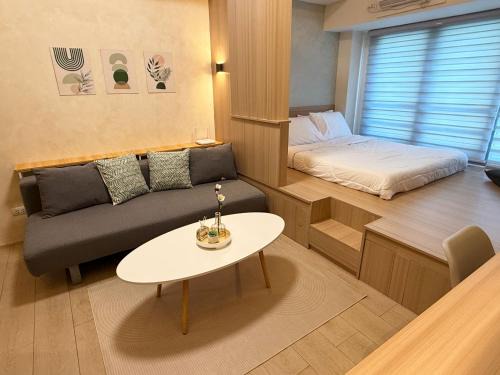 Bagumbayan Apartment | Cozy Studio in Eastwood, Quezon City - Pool, Wifi, Netflix