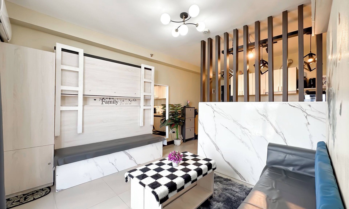 Lapu-Lapu Apartment | Cozy Studio Unit Near Airport: Ideal for 2-6 pax.Balcony and complete amenities