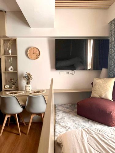 Guadalupe Apartment | Cozy Studio w Workspace