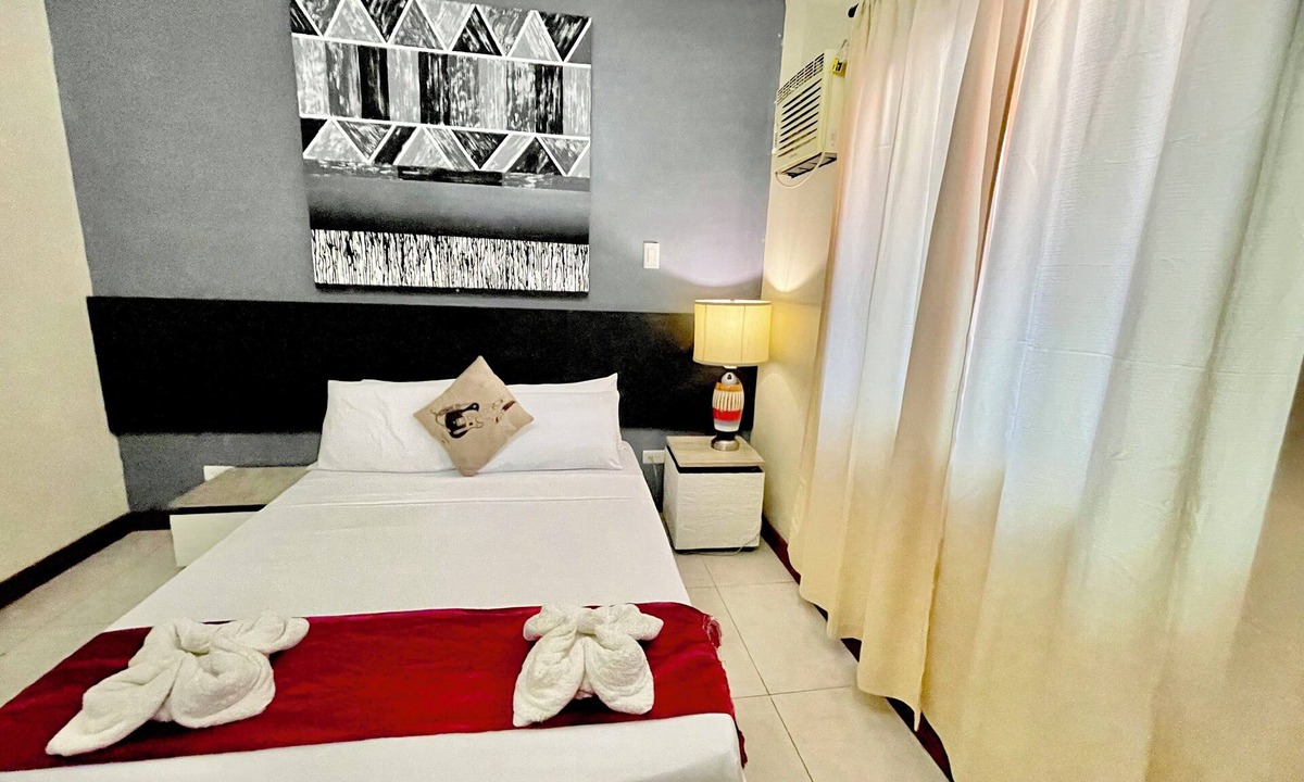 Coron Town Proper Bed & Breakfast | D'Goldwin Lodge