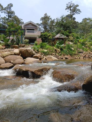Larut Ski Chalet | Dango1881muslim riverstay