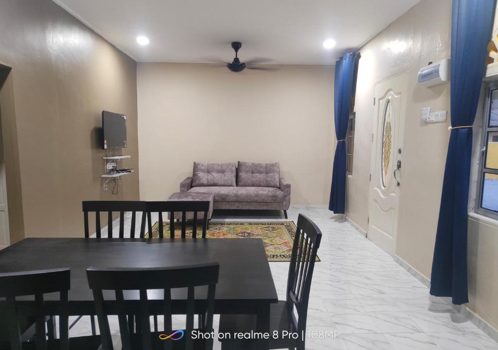 Kampung Ru Lima Resort | Delisha Homestay Shares Pool