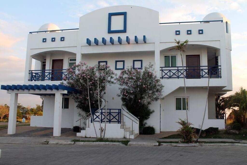 San Fernando Apartment | Deluxe Suite East at World Class Resort