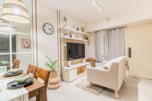 Project 4 Apartment | Designer 2 BR Condo in Quezon City for Groups