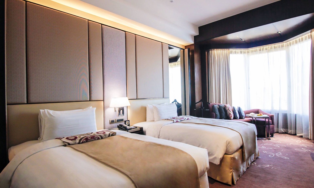 Ermita Night District Hotel | Diamond Hotel Philippines