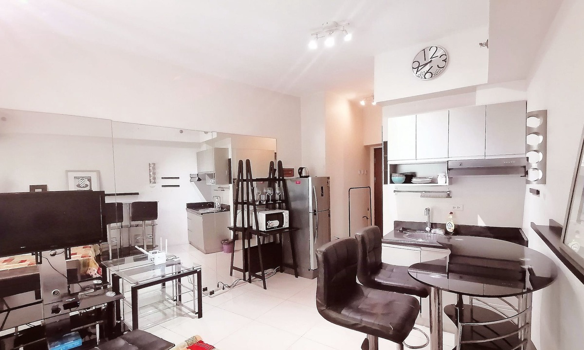 Legazpi Village Condo | Dimacs Staycation