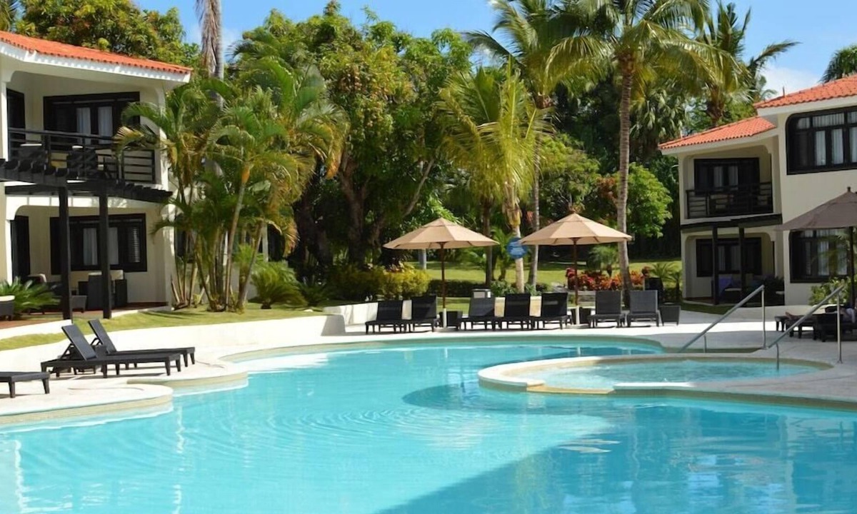 Los Maestros Apartment | Dive Into Travel At This Beautiful Beach Resort