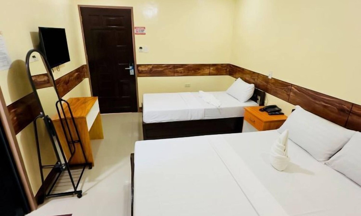 Zamboanga Apartment | Double Deluxe Family Comfort Room