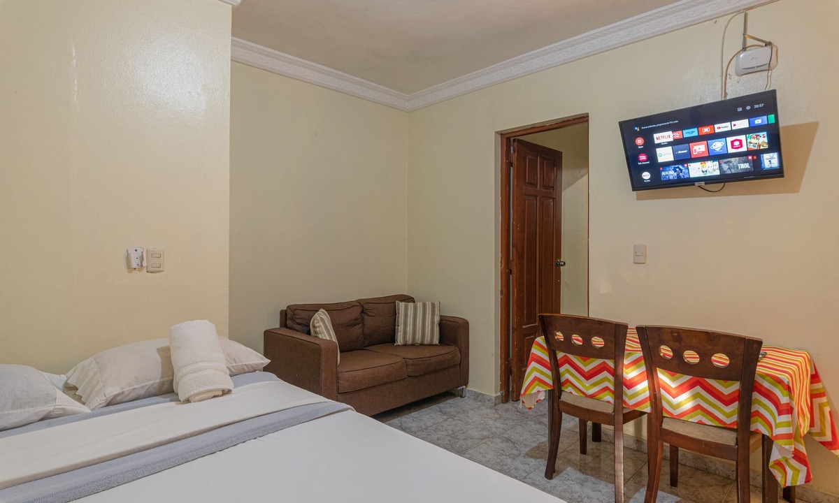 Corales del Sur House | Double Room Near SDQ Airport Fast Wi-Fi & Free Parking