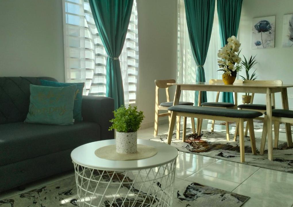 Chukai House | DSara Homestay Fully Furnished 3 Bedrooms Aircond Living Room and All Bedrooms Near Town