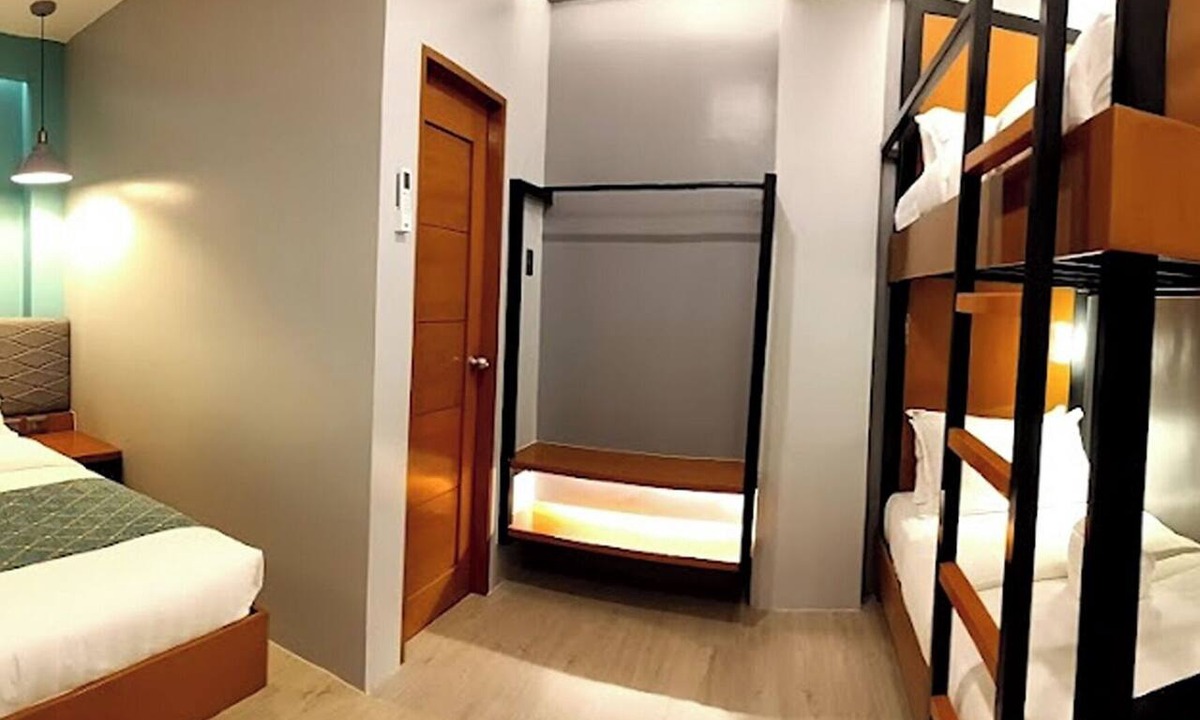 Caticlan Hotel | ECL Travellers Inn