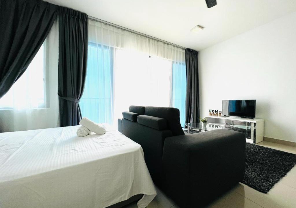 Shah Alam Apartment | ECOZY SUITE 3 - Trefoil Setia Alam Near Setia City Mall & Setia Convention Centre