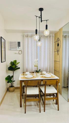 Jaro Apartment | Eira Nest Cozy Stay Near SMCity Mall