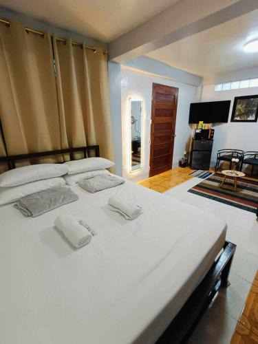 Legazpi House | EJ's Guesthouse - Legazpi City