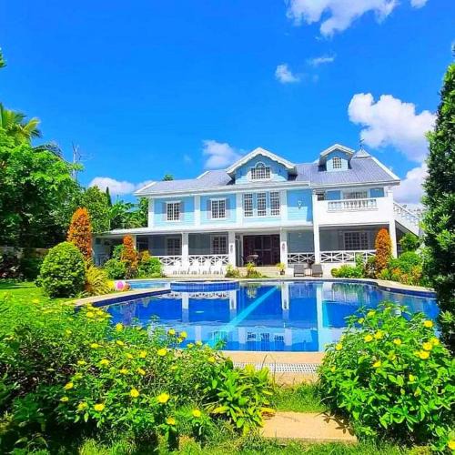Luzon House | El Casa Azul