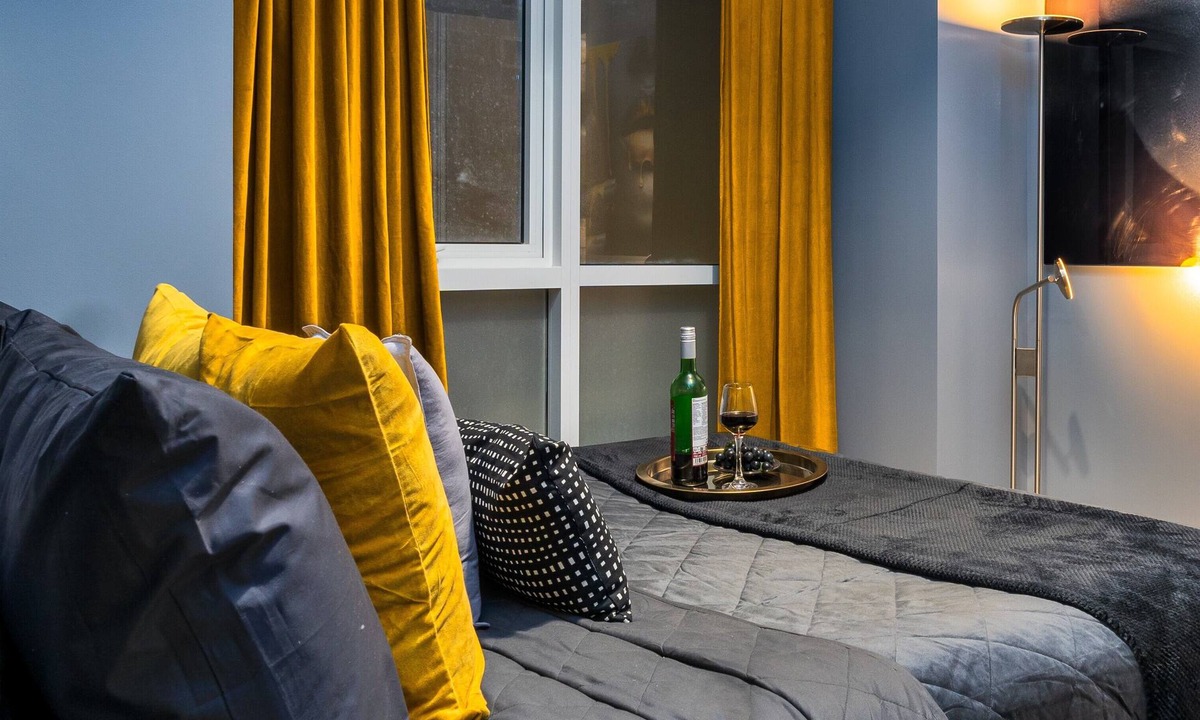 Tambo Apartment | Elegant Escape Near MOA & Okada with Pool & Gym