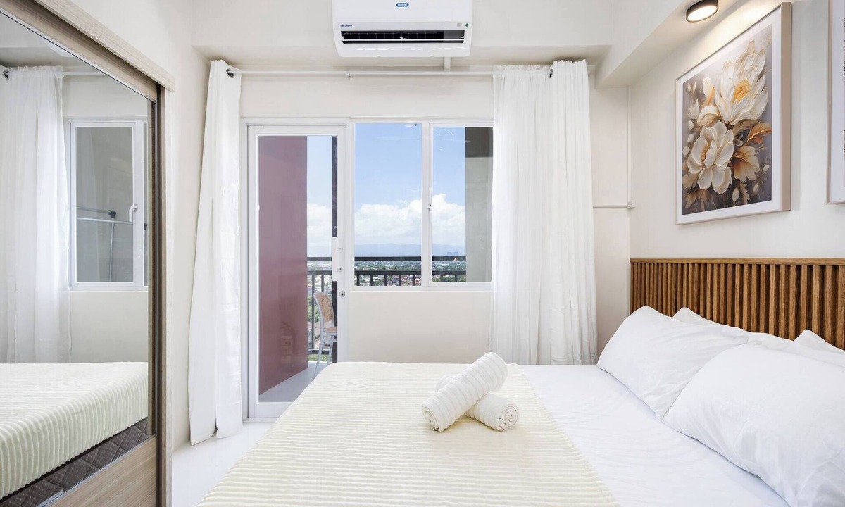 Lapu-Lapu Apartment | Elegant Wood-Accent Studio with Balcony