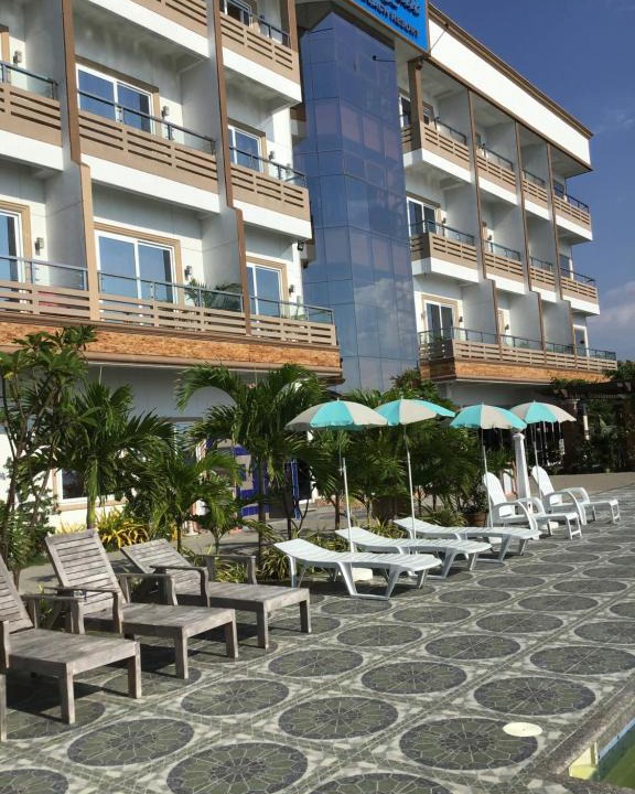 Bacnotan Hotel | EM Royalle Hotel & Beach Resort